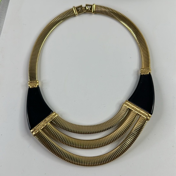 Bold Elegant 1980s GIVENCHY Gold Plate and Black Lucite Statement Necklace RARE - Picture 6 of 8